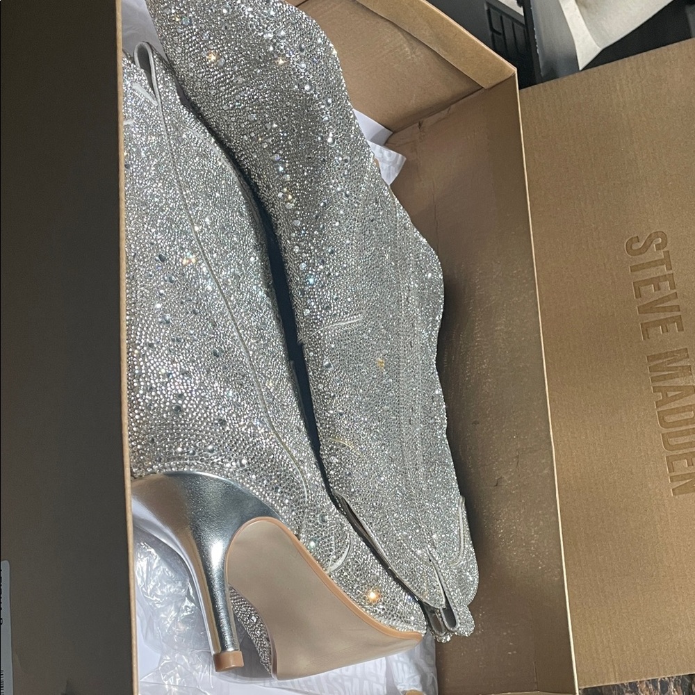 Steve Madden LEIGHA-R Rhinestone Boots